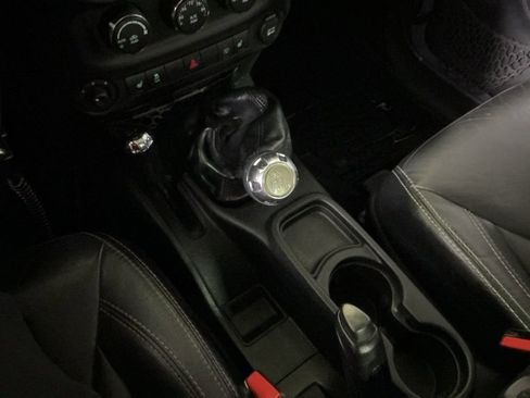 Used 2015 Jeep Wrangler Rubicon w/ Power Convenience Group image 10