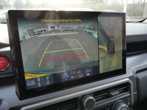 Certified 2025 Toyota 4Runner TRD Off-Road Premium image 33