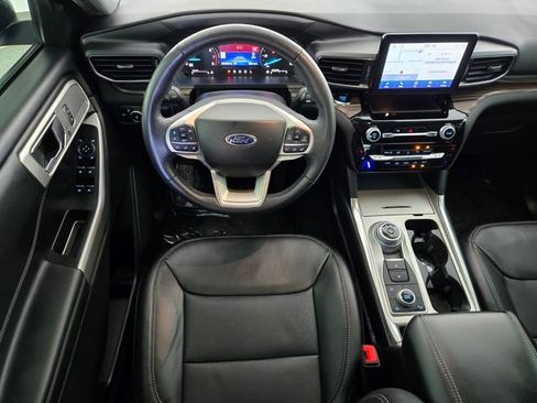 Used 2024 Ford Explorer Limited image 11