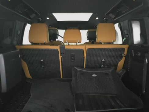 Used 2023 Land Rover Defender 110 V8 AWD/4WD image 11