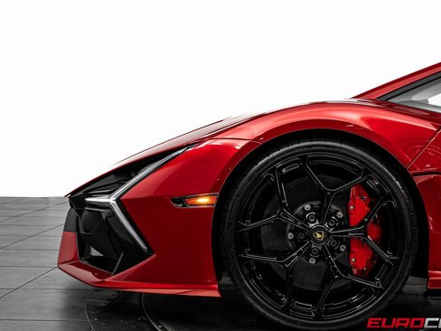Used 2025 Lamborghini Revuelto image 16