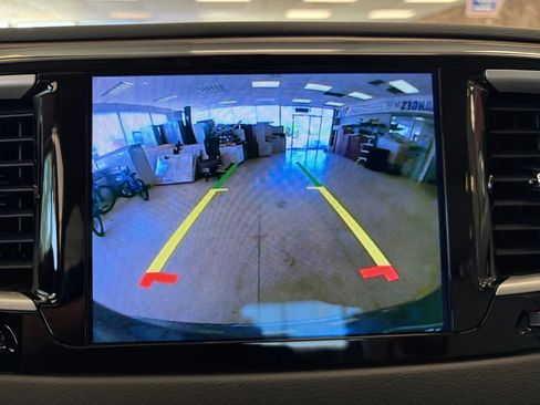 Used 2017 Chrysler Pacifica Touring-L FWD image 35