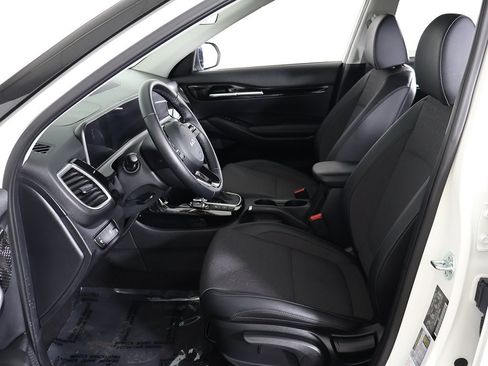 Certified 2025 Kia Seltos S image 30