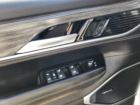 Used 2024 Jeep Wagoneer Series II w/ Flexible Seating Group RWD image 5