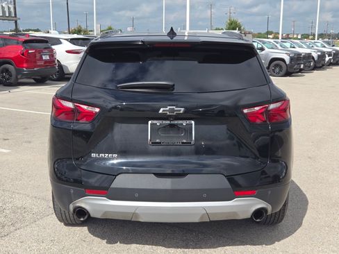 Used 2022 Chevrolet Blazer LT FWD image 4