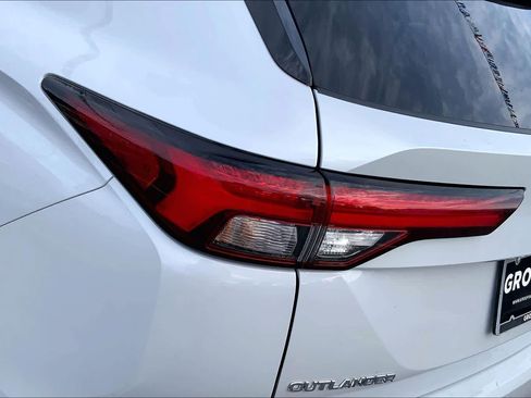 Used 2024 Mitsubishi Outlander SE FWD image 27