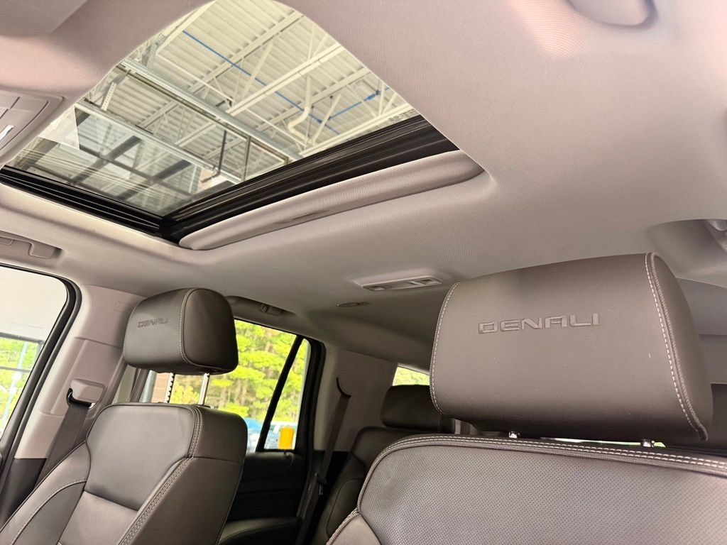 Used 2020 GMC Yukon Denali w/ Denali Premium Package AWD/4WD image 32
