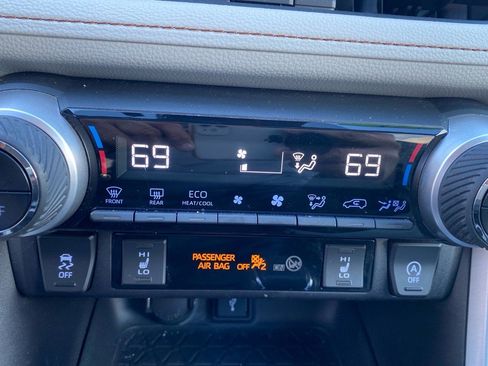 Used 2020 Toyota RAV4 XLE Premium image 15