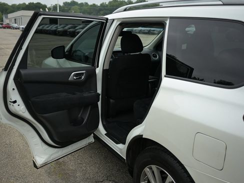 Used 2015 Nissan Pathfinder SV FWD image 33