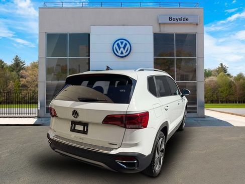Certified 2023 Volkswagen Taos SE w/ Panoramic Sunroof Package AWD/4WD image 7