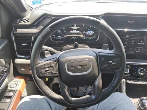 Used 2025 GMC Sierra 1500 Denali Ultimate AWD/4WD image 3