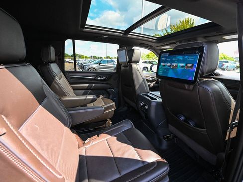 Used 2024 GMC Yukon XL Denali w/ Denali Reserve Package AWD/4WD image 29