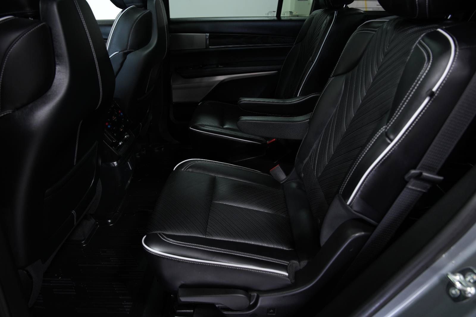 Used 2026 Cadillac Vistiq Platinum w/ LPO, Floor Liner Package AWD/4WD image 38