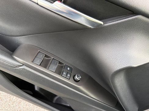 Used 2021 Toyota Camry XLE image 11