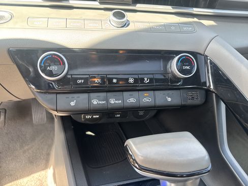 Used 2025 Hyundai Elantra SEL FWD image 25