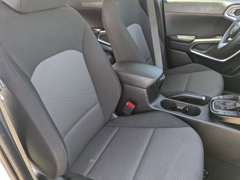 Used 2021 Kia Soul LX FWD image 11