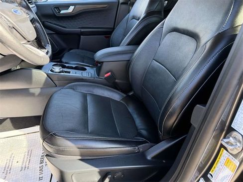 Used 2020 Ford Escape Titanium image 17