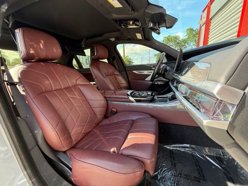 Used 2023 BMW 760i xDrive AWD/4WD image 30