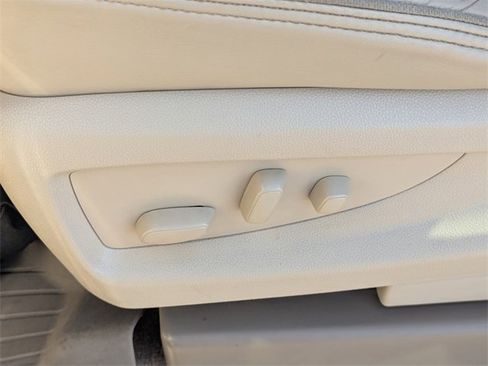 Used 2020 GMC Yukon Denali w/ Denali Premium Package image 23