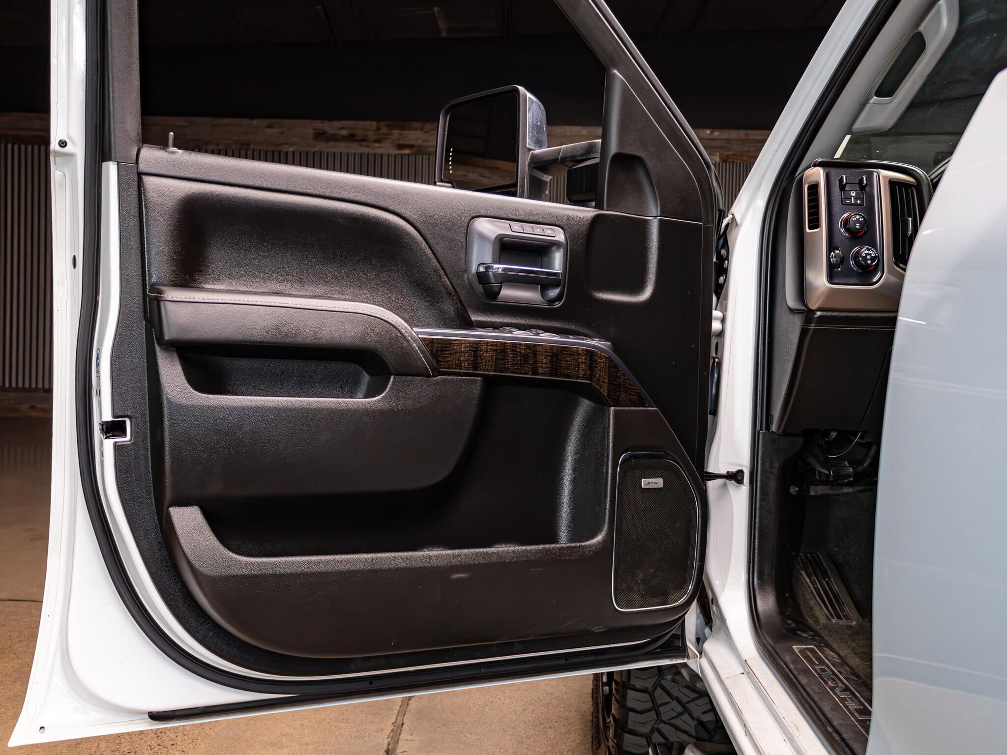 Used 2016 GMC Sierra 2500 Denali w/ Duramax Plus Package AWD/4WD image 28