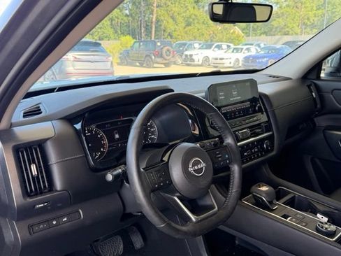 Used 2023 Nissan Pathfinder SL AWD/4WD image 15
