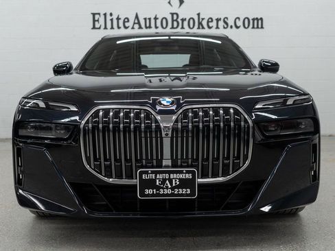 Used 2024 BMW 740i xDrive image 3