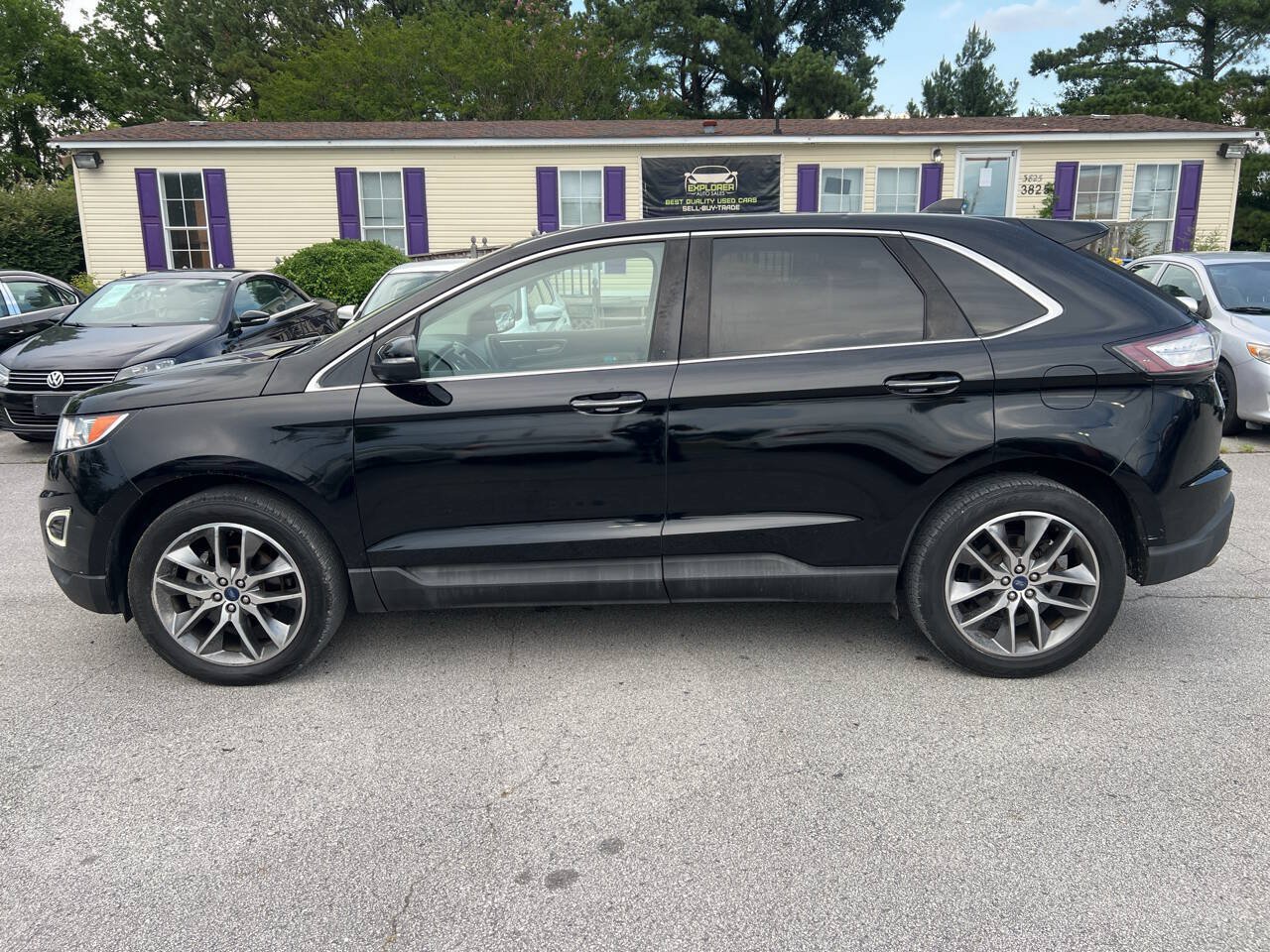 Used 2016 Ford Edge Titanium w/ Equipment Group 301A FWD image 9