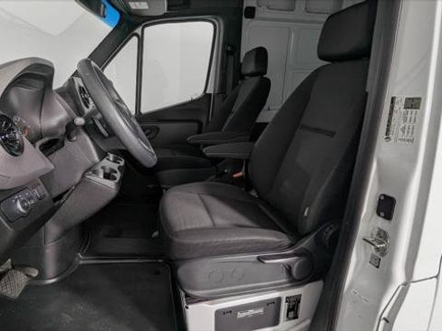 Used 2022 Mercedes-Benz Sprinter 2500 image 14