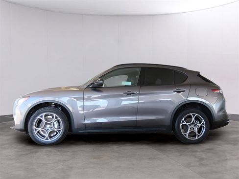 New 2025 Alfa Romeo Stelvio Sprint w/ Convenience Package image 4