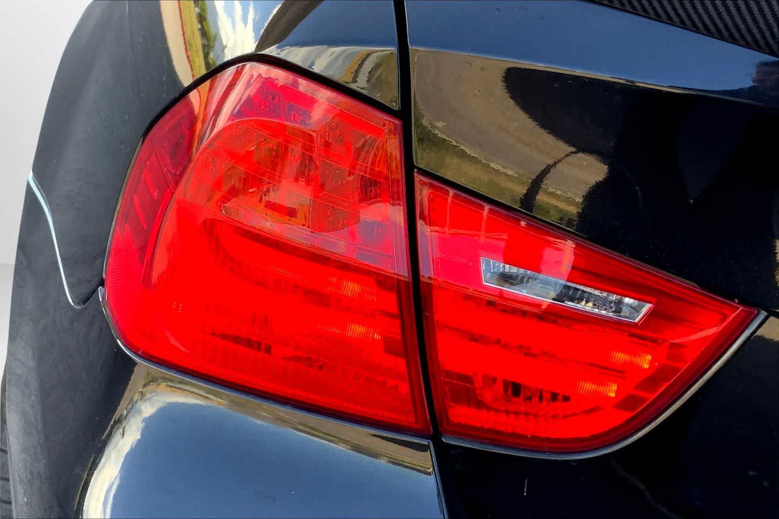 Used 2011 BMW 335i xDrive Sedan AWD/4WD image 30