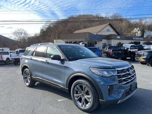 New 2026 Ford Explorer Active w/ Active Comfort Package image 3