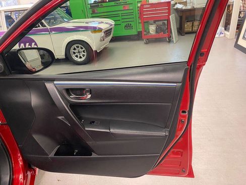 Used 2015 Toyota Corolla S image 11