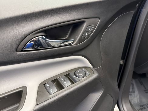 Used 2023 Chevrolet Equinox LS image 11