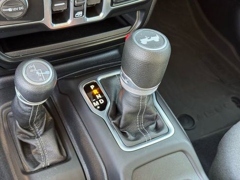 Used 2024 Jeep Wrangler Sahara image 33