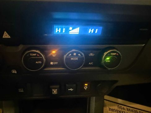 Certified 2023 Toyota Tacoma TRD Off-Road image 33