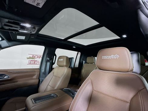 Used 2024 Chevrolet Suburban High Country w/ Advanced Technology Package image 10