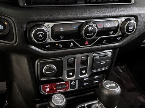 Certified 2024 Jeep Wrangler Willys image 33