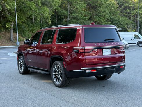 Used 2022 Jeep Wagoneer Series II w/ Premium Group I AWD/4WD image 3
