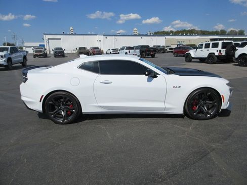 Used 2020 Chevrolet Camaro SS RWD image 4