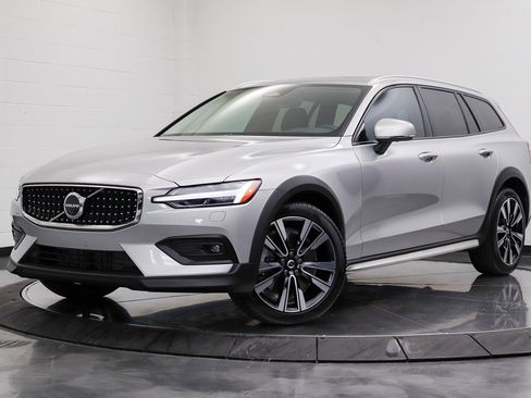 Used 2025 Volvo V60 B5 Cross Country Ultra w/ Protection Package Premier AWD/4WD image 1