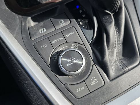 Used 2019 Toyota RAV4 Limited image 20