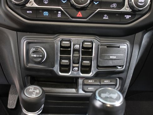 Used 2022 Jeep Wrangler Unlimited Sahara image 18