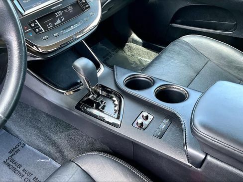 Used 2018 Toyota Avalon XLE FWD image 16