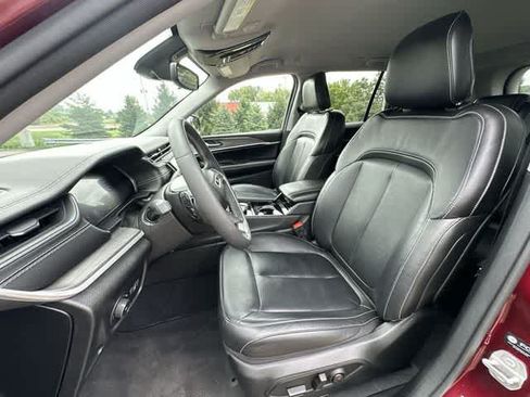 Used 2023 Jeep Grand Cherokee Limited AWD/4WD image 17