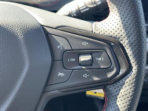 Certified 2024 Chevrolet Trax RS w/ Sunroof Package FWD image 22