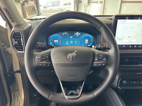 New 2025 Ford Bronco Outer Banks image 9