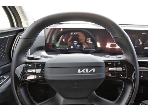 Certified 2026 Kia Sorento LX FWD image 15