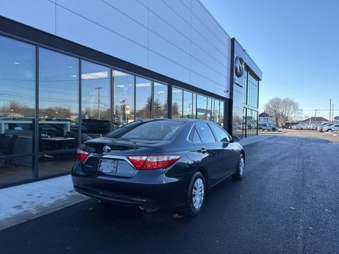 Used 2017 Toyota Camry LE image 3