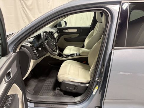 Used 2020 Volvo XC40 T5 Momentum AWD/4WD image 2