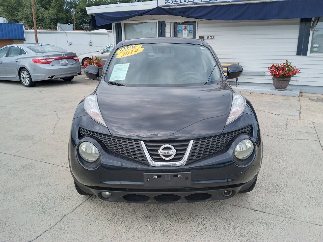 Used 2011 Nissan Juke SL w/ Sport Pkg FWD image 2